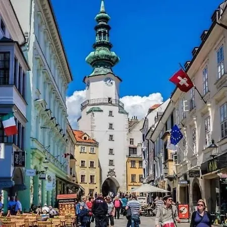 Queen Flat In Old Town With Castle View Bratislava Exterior photo