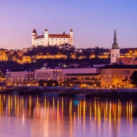 Queen Flat In Old Town With Castle View Bratislava Exterior photo