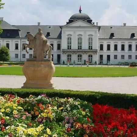 Queen Flat In Old Town With Castle View Bratislava Exterior photo