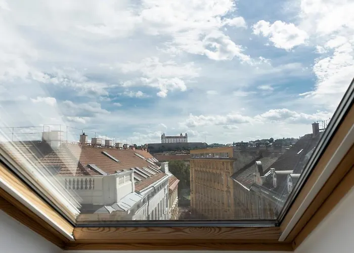 Queen Flat In Old Town With Castle View