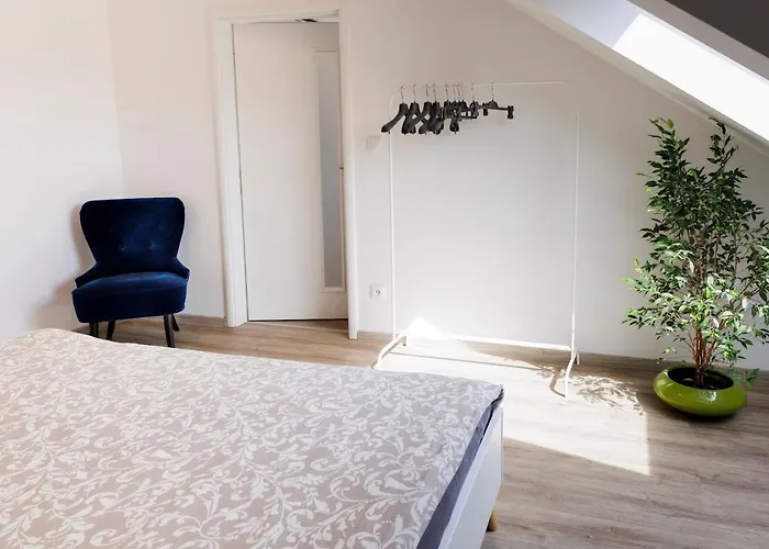 Queen Flat In Old Town With Castle View