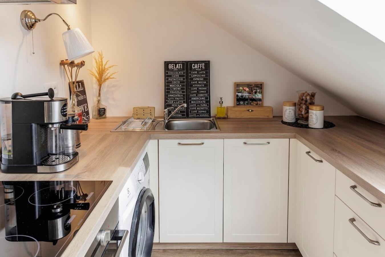 Apartment Queen Flat In Old Town With Castle View